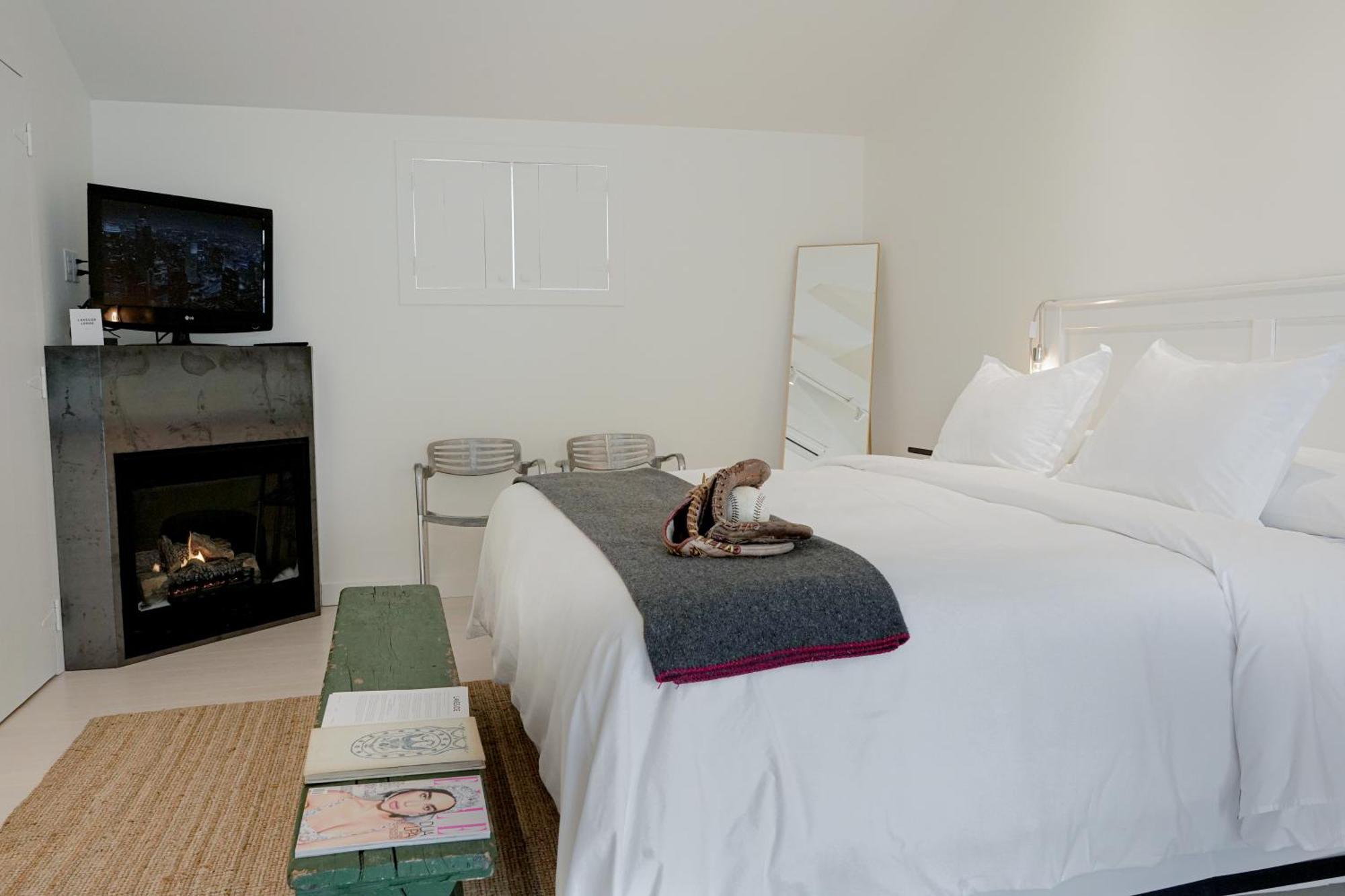 The Lakeside Prince Edward County Wellington Exterior foto