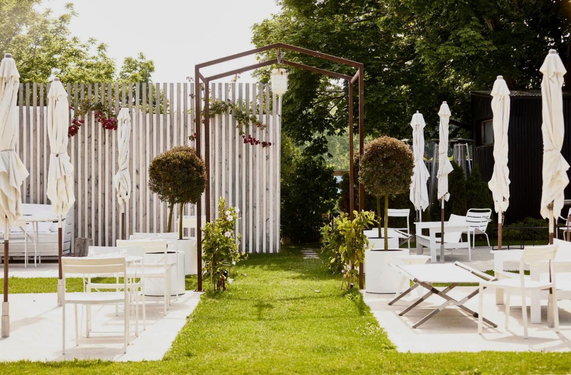 The Lakeside Prince Edward County Wellington Exterior foto